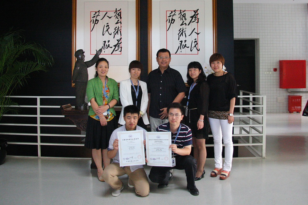 為雅昌文化集團(tuán)頒發(fā)證書.jpg